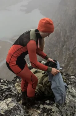 Aclima W's WoolNet Hybrid Crewneck Jet Black/Poinciana/Capulet Olive