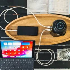 Aqiila Powerbird S140 varavirtalähde valolla