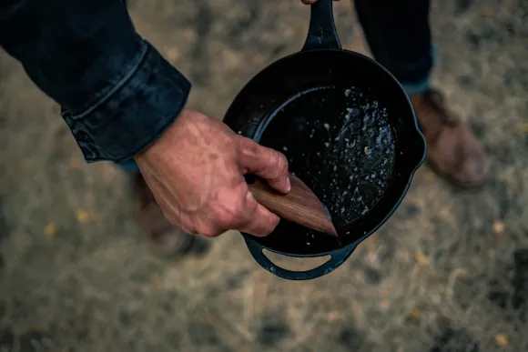 Barebones kaavin valurautapannulle