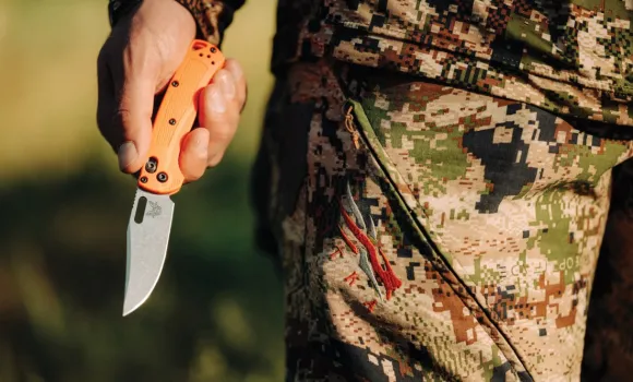 Benchmade 15533 Mini Taggedout veitsi