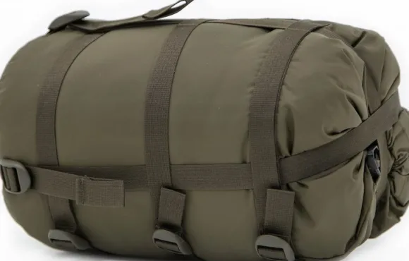 Carinthia Defence 1 Top L 4°C makuupussi