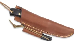 Casström Woodsman Sleipner puukko kipinäraudalla, Scandi