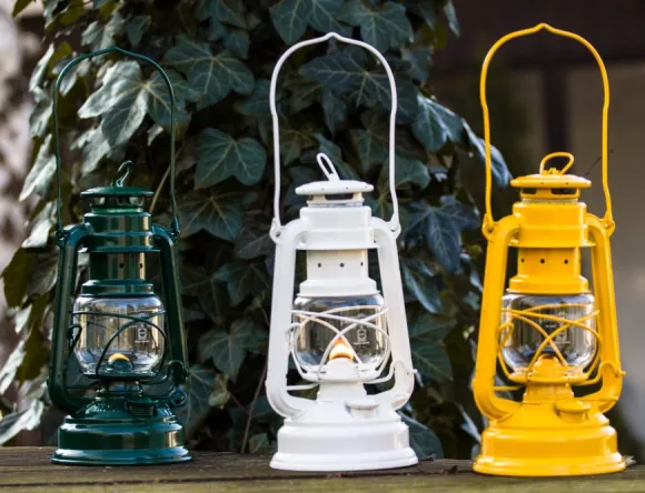 Feuerhand Storm Lantern 276 Keltainen