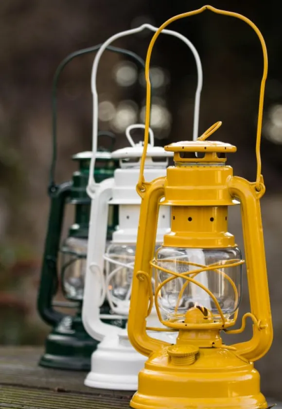 Feuerhand Storm Lantern 276 Keltainen