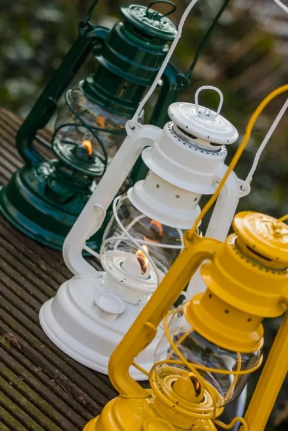 Feuerhand Storm Lantern 276 Keltainen