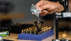 Frankford Arsenal Aluminum Powder Funnel setti hylsyjen täyttämiseen