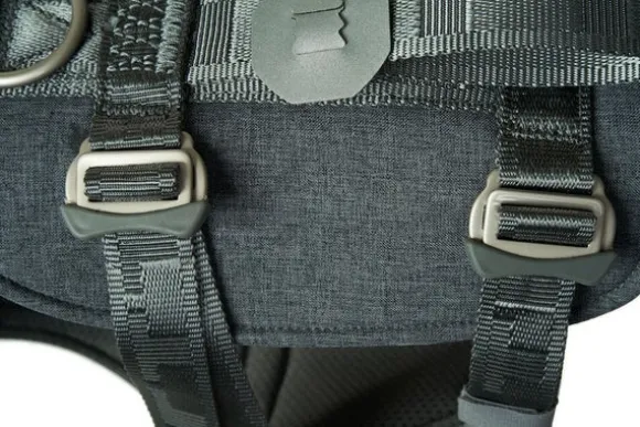 Hurtta Travel Harness ECO 10-20 kg koiran matkavaljaat, Blackberry