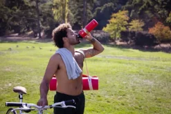 Hydroflask Wide Insulated Sport Bottle eristetty sporttipullo, 591 ml, tummansininen