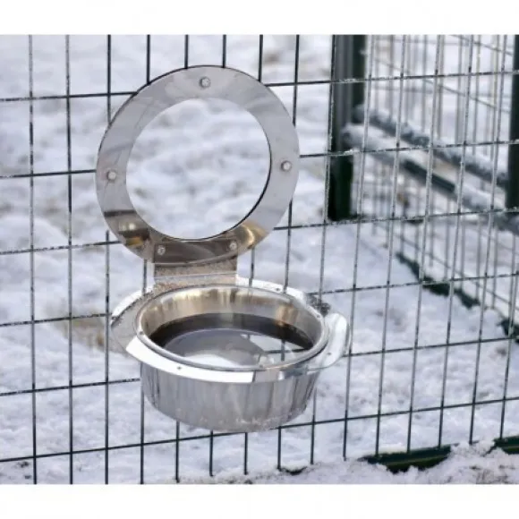 Jämpti lämmitettävä koiran juomakuppi tarhan ulkopuolelle