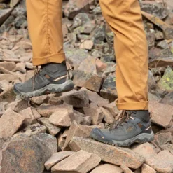 Keen Targhee III Mid Waterproof -vaelluskengät, musta/ruskea