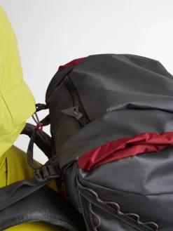 Klättermusen Brimer -reppu, 32 l, musta