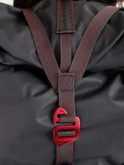 Klättermusen Raido 2.0 Backpack reppu, 38L, mustaharmaa