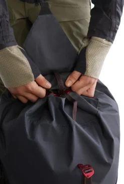 Klättermusen Raido 2.0 Backpack reppu, 55L, mustaharmaa