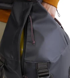 Klättermusen Ydalir Duffelbag varustekassi, 25L, musta