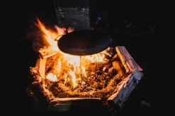 Muurikka Pannu 58 cm Jaloilla