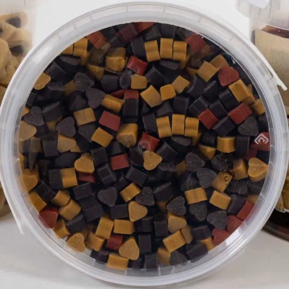 Ozami Dog Snack Mini Hearts Mix Bucket 500 g