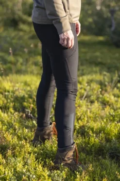 Pinewood Finnveden Active Tights naisten ulkoilutrikoot, musta