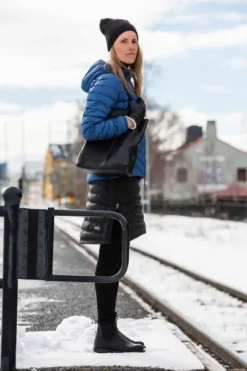 Skhoop Short Down Skirt toppahame, musta