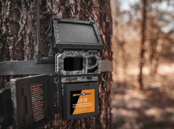 Spypoint Lithium Battery Pack and Charger LIT-10 riistakameran akku ja laturi